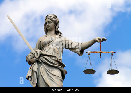 Justitia Statue in Dublin, Irland Stockfoto