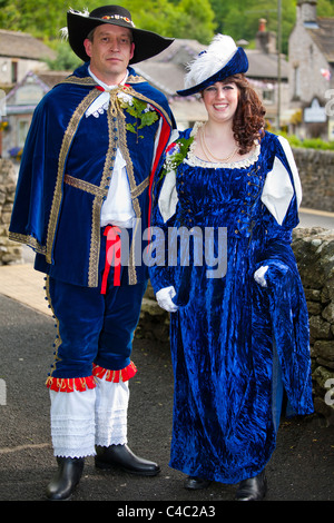 "Garland King" und "Königin", Garland Tag, Castleton Derbyshire, England, UK Stockfoto