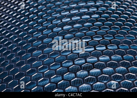 Dunkel blau Metal Mesh Textur Closeup erschossen Stockfoto