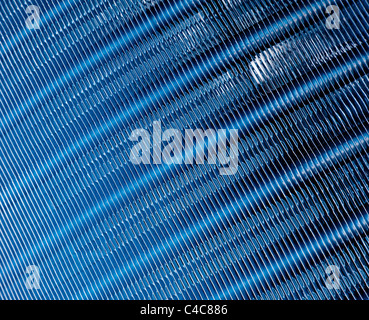 Dunkel blau Metal Mesh Textur Closeup erschossen Stockfoto