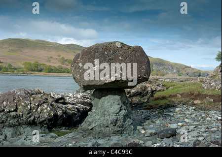 Der Mushroom Rock, Croggan, Loch-Spelve auf der East Coast of Mull, Argyll. SCO 7152 Stockfoto