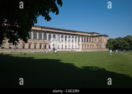 Blick auf die Alte Pinakothek, ein großes Kunst-Museum, eines der ältesten Galerien der Welt, in München, Deutschland Stockfoto