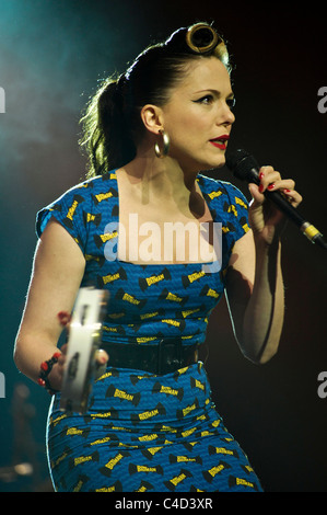 Imelda spielt May die Isle Of Wight Festival 2011, Newport am 10. Juni 2011. Personen im Bild: Imelda May. Stockfoto