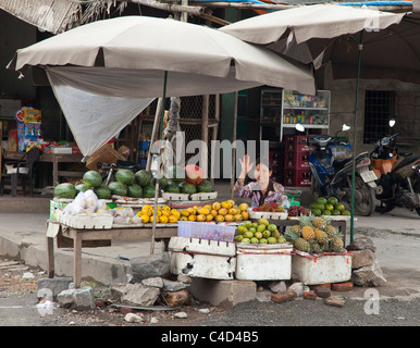 Obst-Markt stand Verkäufer, Vietnam Stockfoto