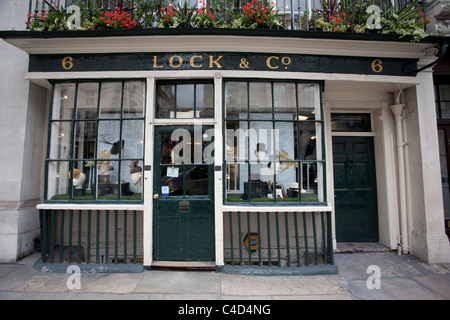 Seide Top-Hats am Schloss & Co Hutmacher, des St. James Street, London. Foto: Jeff Gilbert Stockfoto