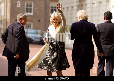 Die Herzogin von Cornwall kommt in Clarence House am Nachmittag vor der königlichen Hochzeit von Prinz William und Kate Middleton Stockfoto