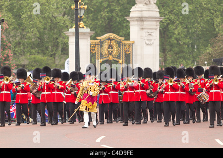 Militärmusik ankommen für die königliche Hochzeit von Prinz William und Kate Middleton, (29. April 2011), London Stockfoto