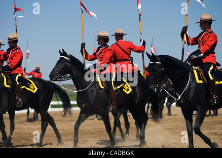 Mai 2011, Ottawa Ontario Kanada. Bilder von der Royal Canadian Mounted Police Musical Ride Kommissaren zu überprüfen. Stockfoto