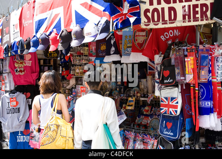 Souvenirs zum Verkauf in der Londoner Oxford street Stockfoto