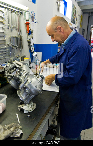 Werkstatt, Roller & Lambretta Museum, Rodan, Mailand Provinz, Italien Stockfoto