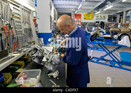 Werkstatt, Roller & Lambretta Museum, Rodan, Mailand Provinz, Italien Stockfoto