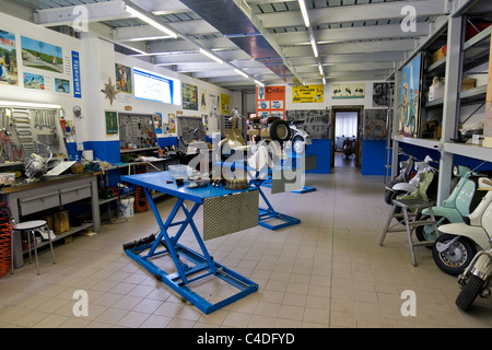 Werkstatt, Roller & Lambretta Museum, Rodan, Mailand Provinz, Italien Stockfoto
