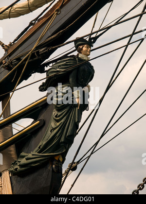 Aushängeschild des Replikats HMS Bounty festgemacht an Cowes Isle Of Wight England UK Stockfoto