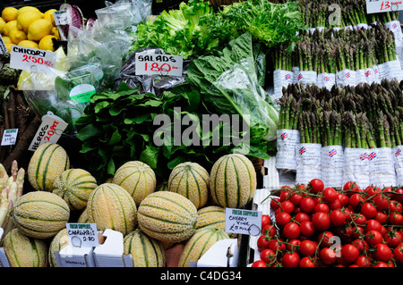 Gemüse Stall Display im Borough Market, Southwark, London, England, Vereinigtes Königreich Stockfoto