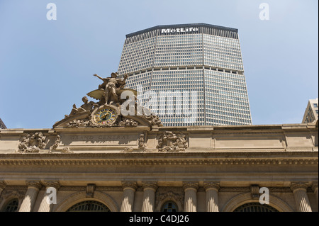 Grand Central Station Clock, Statue des Merkur und der Met Life Gebäude in New York City, Manhattan, USA Stockfoto