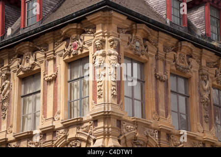 gestalteten Fassade des Renaissance Vieille Bourse in Lilles Place du General de Gaulle Stockfoto