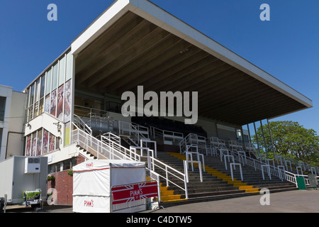 Die Haupttribüne in Worcester Rennbahn Stockfoto