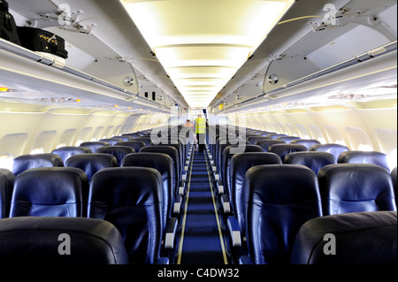 Airbus A320 in der Fluggastkabine Touristenklasse Charta Verkehrsflugzeug Stockfoto