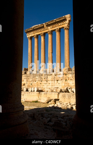 Die 6 verbleibenden stehenden Säulen der Tempel des Jupiter, Baalbek, Bekaa-Tal, Libanon. Stockfoto