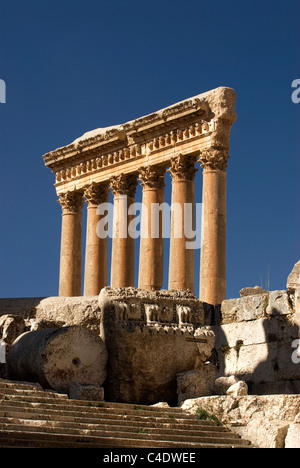 Die 6 verbleibenden stehenden Säulen der Tempel des Jupiter, Baalbek, Bekaa-Tal, Libanon. Stockfoto