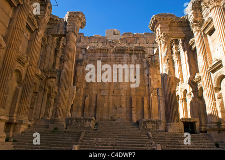 Im Inneren des Tempels des Bacchus, Baalbek, Bekaa-Tal, Libanon. Stockfoto