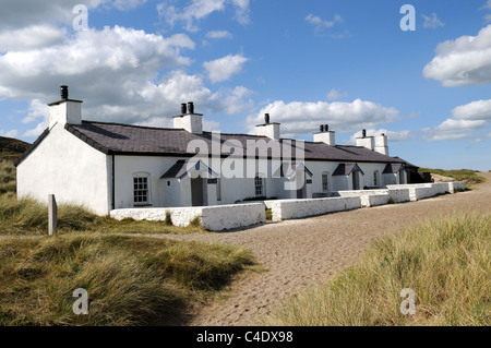 Alte Pilot Hütten auf Llanddwyn Insel Newborough Anglesey Sir Fon Gwynedd Wales Cymru UK GB Stockfoto