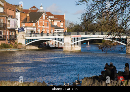 Windsor Stadtbrücke, Blick nach Eton von Windsor, Berkshire, England, UK Stockfoto