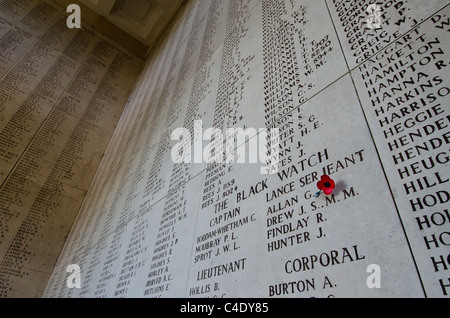 Namen der vermissten britischen und Commonwealth-Soldaten eingeschrieben an den Wänden des Menin Gate, Ypern, Flandern Stockfoto