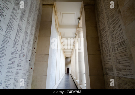 Namen der vermissten britischen und Commonwealth-Soldaten eingeschrieben an den Wänden des Menin Gate, Ypern, Flandern Stockfoto