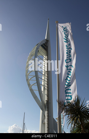 Stadt von Portsmouth, England. Der 170 meter hohe Spinnaker Tower am Portsmouth Gunwharf Quays. Stockfoto