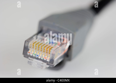 RJ-45 Ethernet-Anschluss auf weißem Hintergrund Stockfoto