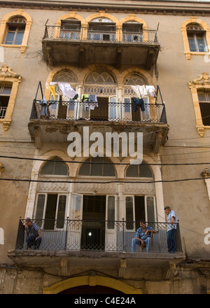 Traditionelles altes Gebäude entlang Gouraud Street, Gemmayze, Beirut, Libanon. Stockfoto