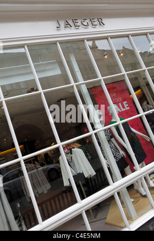 Jaeger Fashion Retail Outlet auf dem Platz, Shrewsbury, England. Stockfoto