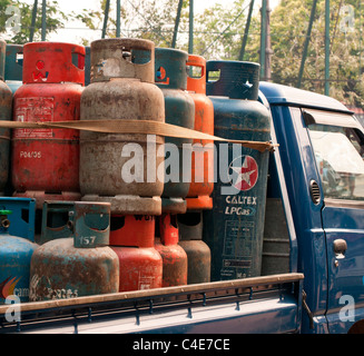 LPG-Gas-Flaschen auf einem LKW, Siem reap, Kambodscha Stockfoto