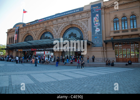 Die umgebaute historischen Hauptbahnhof "Estación Mapocho" in Santiago Chile ist die 30. jährliche Buchmesse hosting Stockfoto