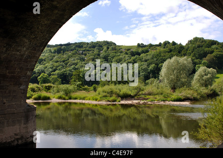 Fluss Wye unter Kern-Brücke, Wye Valley, Herefordshire, England, Vereinigtes Königreich Stockfoto