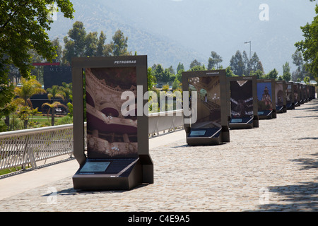 Fotoausstellung im Parque Bicentenario Förderung der Architektur der Stadt, Santiago, CHile Stockfoto