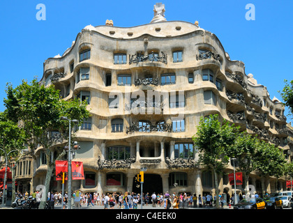 Bauen Sie die berühmte Casa Mila, im Jahr 1910 von dem Architekten Antoni Gaudi, befindet sich am Passeig de Gracia, Barcelona, Spanien. Stockfoto