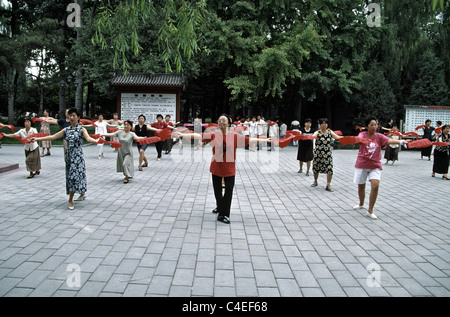 Tai Chi Morgen im Ritan Park in Beijing Zentralchina Stockfoto