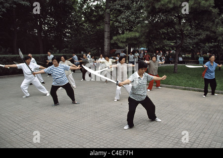 Tai Chi Morgen im Ritan Park in Beijing Zentralchina Stockfoto