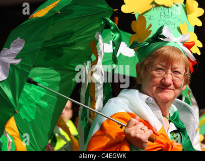 Feierlichkeiten zum St. Patricks Day in Nottingham. St. Patricks Day ist ein Irish Tag für Feiern und Feste. Stockfoto