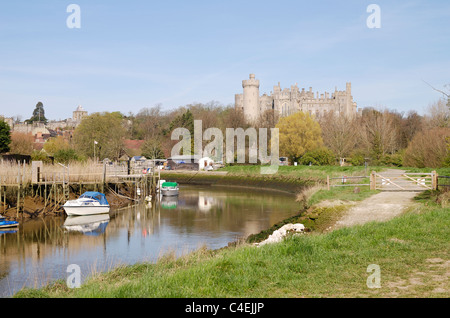 Ansicht von Arundel Castle aus dem Fluss Arun. West Sussex. England Stockfoto