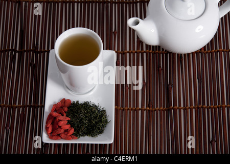einfache Präsentation für Goji frischen Antioxidans Tee Stockfoto