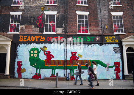 "Schönheit des Tieres" Wandkunst im Seel Street, Liverpool Merseyside England UK Stockfoto