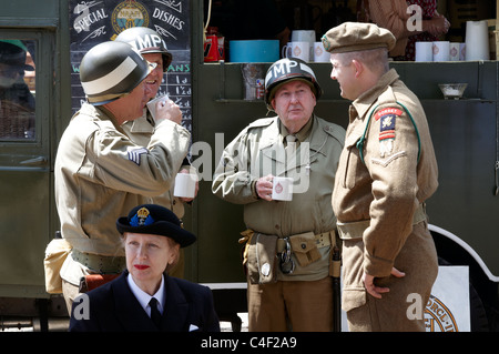 Zweiten Weltkrieg (WW2) Re-Enactment in einem Krieg am Tag um die Mid-Hants Bahn Linie im Juni 2011. Stockfoto