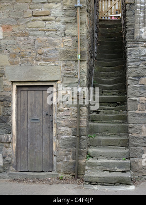 Alte abgenutzte Stein Schritte im oberen Lydbrook, Gloucestershire, England, UK Stockfoto