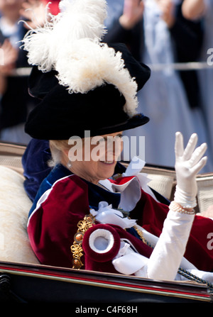 Ihre Königliche Hoheit Prinzessin Alexandra, The Honorable Lady Ogilvy unter Verzicht auf die Massen am Strumpfband Tag 2011 in WIndsor Castle Stockfoto