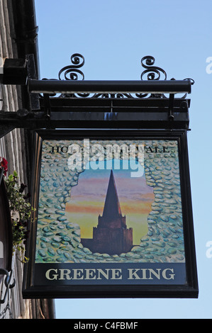 Zeichen für das Loch In der Wand Public House Chichester Website des alten Schuldturm. Stockfoto