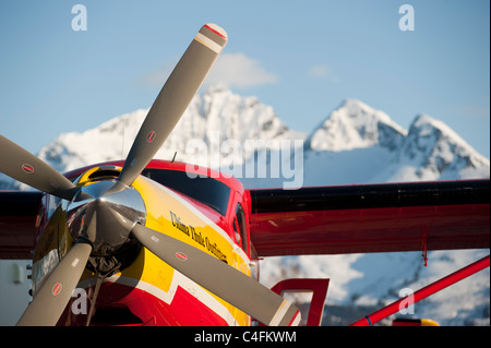 Blick von einer Dehavilland Turbine Otter DHC-3 vor den Bergen am 2010 May Day Fly-in in Valdez, Alaska Stockfoto