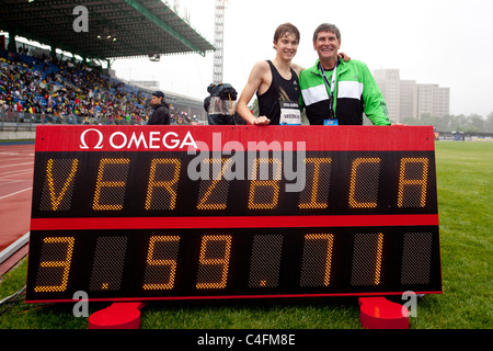 Lukas Verzbicas, Sieger der Junioren eine Meile laufen auf der 2011 NYC Grand-Prix-Strecke und Feld Stockfoto